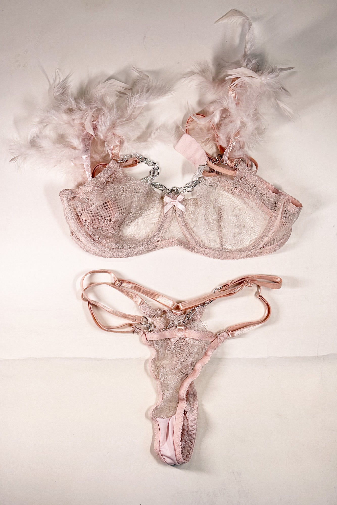 Lea's Feather Bra and Panties Set from INTIGHTS #102